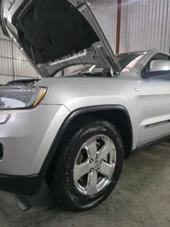Miniatura 3 de CHEROKEE LAREDO 2011