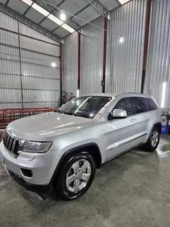 Miniatura 1 de CHEROKEE LAREDO 2011