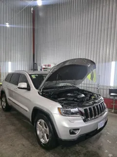 Miniatura 4 de CHEROKEE LAREDO 2011