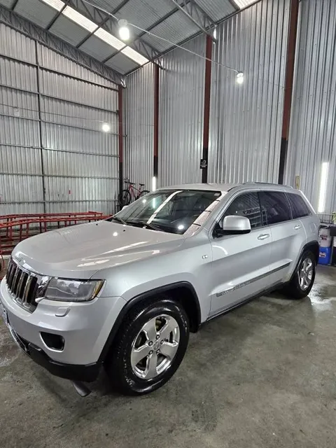 CHEROKEE LAREDO 2011